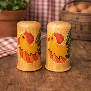 Vintage Wooden Rooster Salt & Pepper Shakers Farmhouse Decor